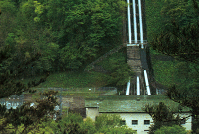 �\�a�c���d��