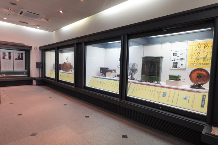 �d�C�ƕ�炵�̗��j