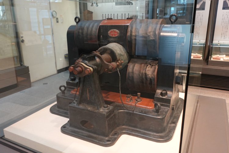 ���k���̔��d�@