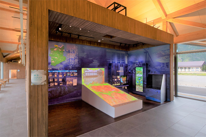 �d���̌̋��ɒa���������Џ��̐��͔��d�o�q�{�݁`���ʂȓW���ŉ���Â̖��͂𔭐M�` �C���[�W1