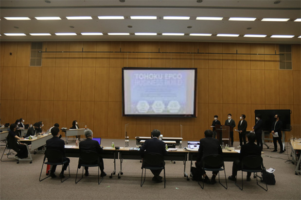 �ŏI�R����ŎQ����ƂR�ЂƓ��ЃO���[�v�̃����o�[�ɂ��M���v���[�� �C���[�W1