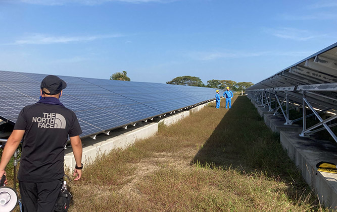 ���́E���z���E�n�M�E���͔��d��ێ炷��Ј��̕\��⓮������A���ɎB�e �C���[�W3