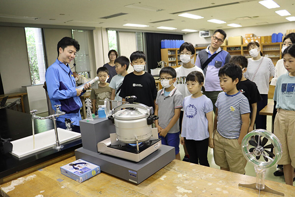 ���d�͌^�Ŕ��d�̎d�g�݂�����I �C���[�W1