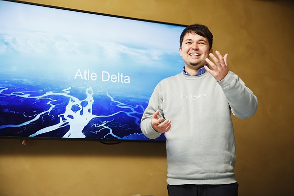 �S���������`�������W�̐�ɁA�H�c�̖����� �C���[�W1