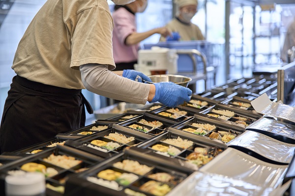 �����̃V�j�A�̓��ӕ�����A�������𐢑�̕s���N�ȐH�������P�ւƂȂ��� �C���[�W1