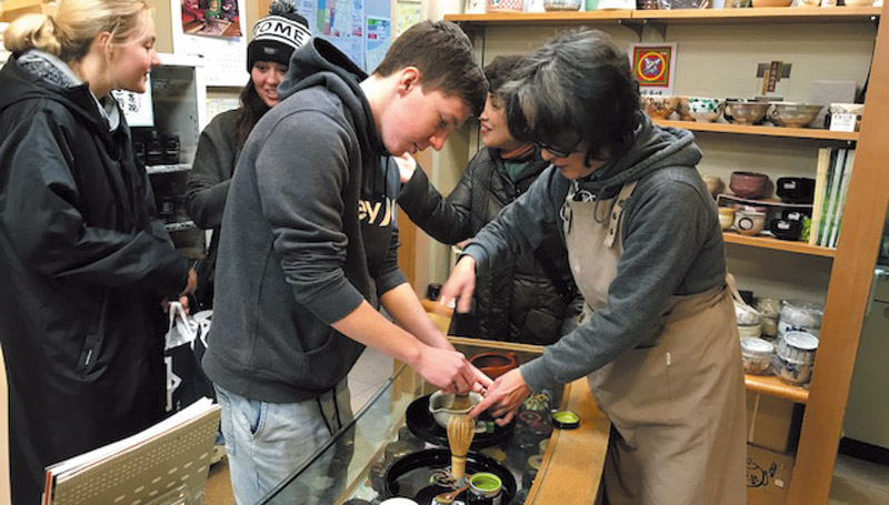 �C���o�E���h�Ŗ{���𐷂�グ�邨���݂���̉�