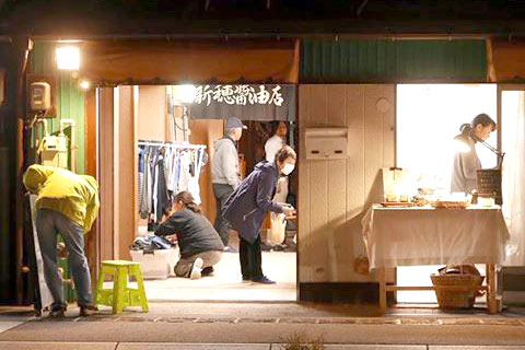 �����̗l�q